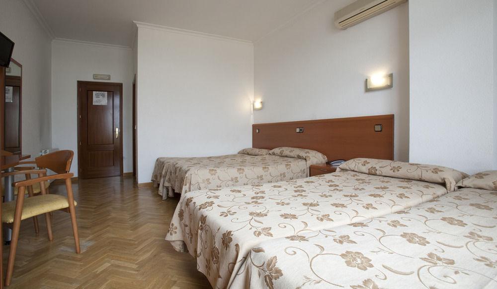 Hostal Luis XV Madrid Exterior foto