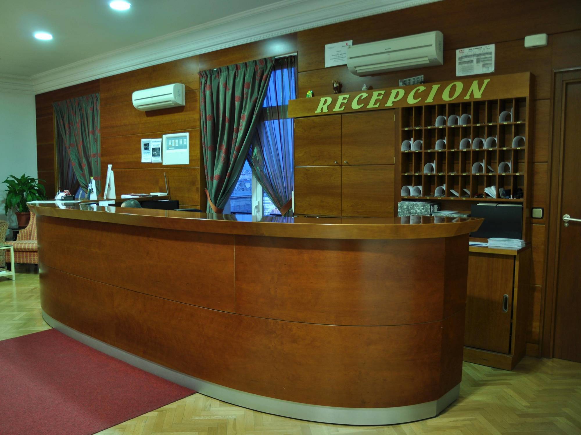 Hostal Luis XV Madrid Exterior foto