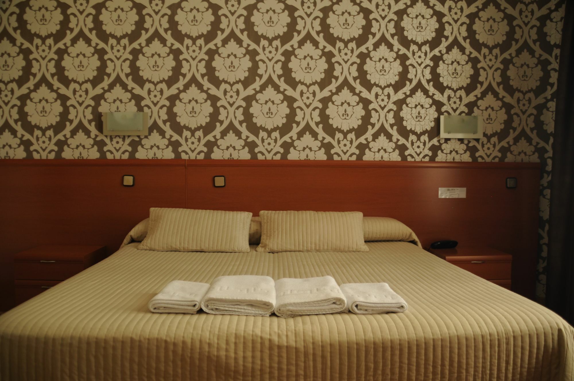 Hostal Luis XV Madrid Exterior foto
